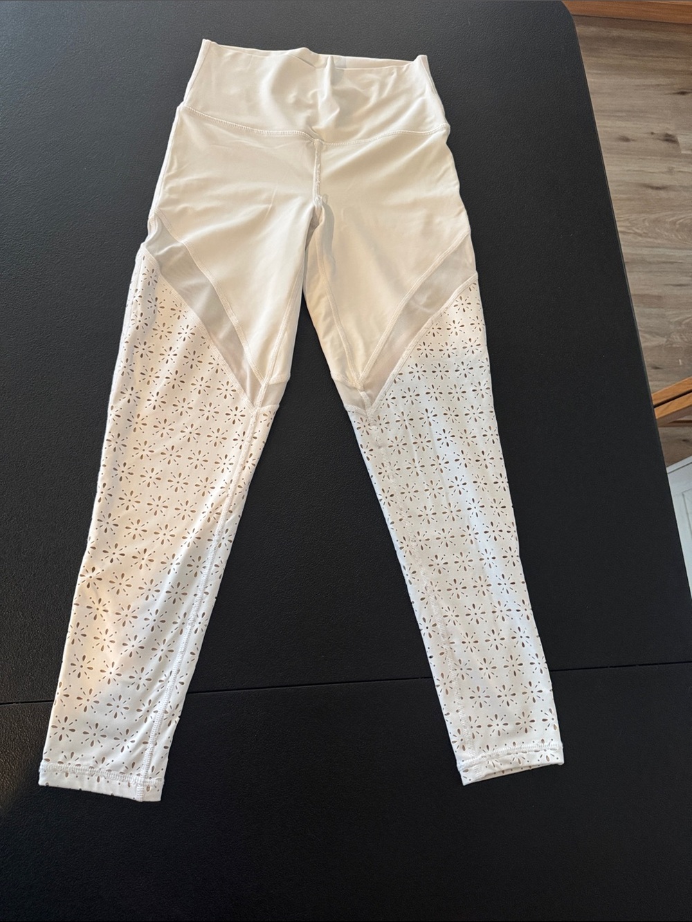 aerie White High-Waist Laser-Cut Leggings size M